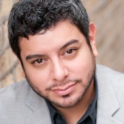 Eduardo N. Martinez - 劈腿困境演員 飾演Felix