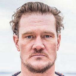 David Bredin 飾演 Soldier