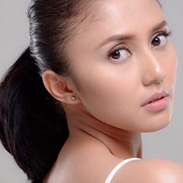 Rara Nawangsih 飾演 Annisa