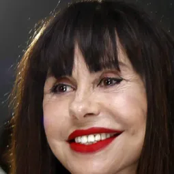 Manuela Moura Guedes 飾演 Gisele