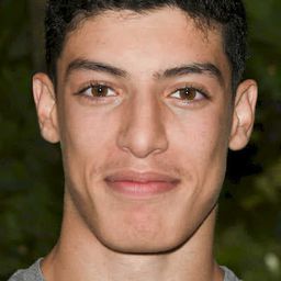 Abdelrani Bendaher 飾演 Ibrahim Bougaoui