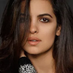 Nataša Stanković 飾演 Special Appearance in  "Bhoot Hu Main" Song