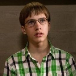 Robin Becker 飾演 Junge