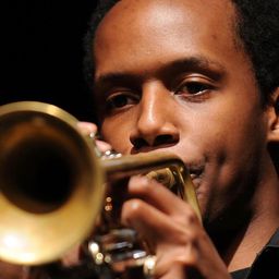 Jason Palmer 飾演 Guy