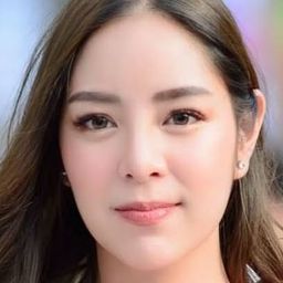 春妮康·奈竹 飾演 Suri