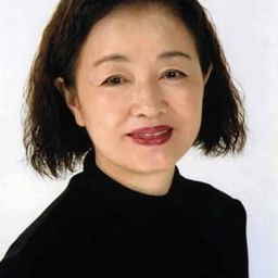 日色ともゑ 飾演 