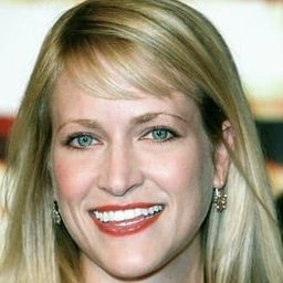 Lori Heuring 飾演 Robin Eastman