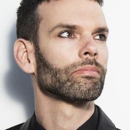 Stefan Olsdal 飾演 Self