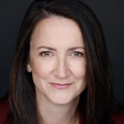 Ellie Harvie - 超時空亞當計畫演員 飾演Teacher