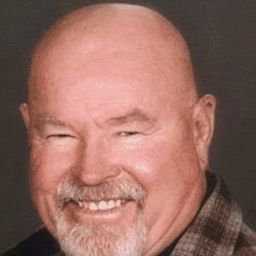 查爾斯·賽佛斯 飾演 Leigh Brackett