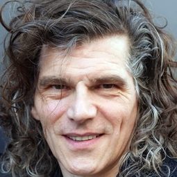 Yann Trégouët - 當愛再來的時候演員 飾演L'homme urgence