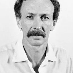 Arnaldo Weiss 飾演 