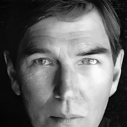 Stephen Russell 飾演 Jedidiah Snow