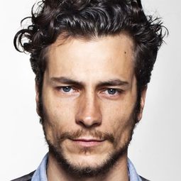 Paolo Bernardini - 等待黎明 2演員 飾演poliziotto collega di Vannucci