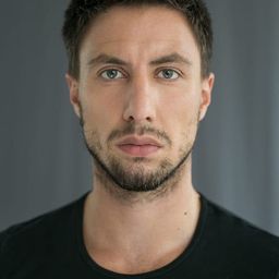 雅庫布·諾西亞德克 飾演 'Pablo'