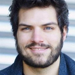 Clément Manuel 飾演 Laurent Destin