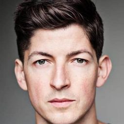 Lee Knight - 美國尋夢進行曲演員 飾演Lee