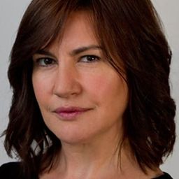 麥媞·桑多瓦 飾演 Mujer tribunal