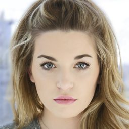 Carly McKillip 飾演 Gina (voice)