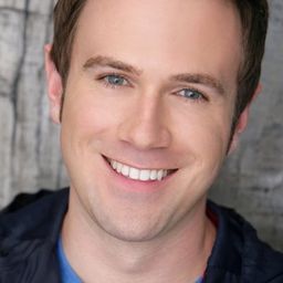 Andreas Wigand 飾演 Andrew