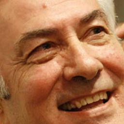 Lino Ribeiro de Sousa - 鬼上門演員 飾演Hotel Porter