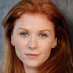 菲·馬斯特森 - 格雷的五十道陰影：束縛演員 飾演Mrs. Jones