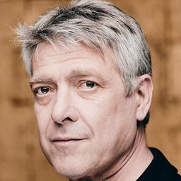 Pere Arquillué 飾演 Carlos