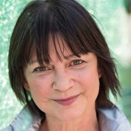 Nóra Görbe 飾演 Muter