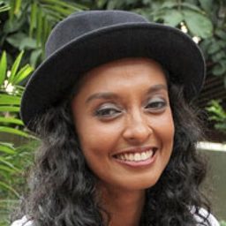 莎菲拉·烏姆 飾演 Tata