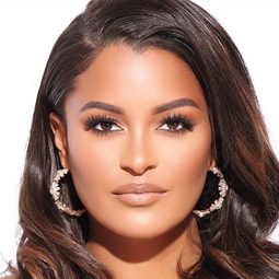 Claudia Jordan 飾演 Mattie James