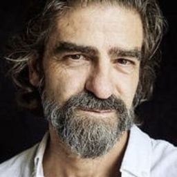 Gonzalo Cunill 飾演 Minister Zorrilla