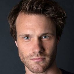 曉治史堅拿 - 孤星淚演員 飾演Joly