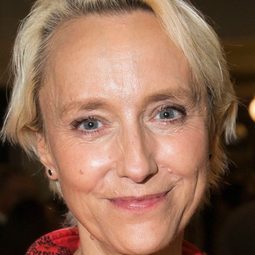利亞·威廉姆斯 飾演 Fran Unsworth
