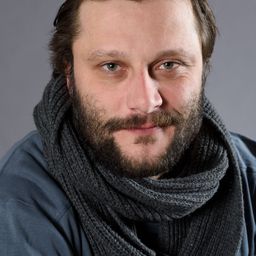 Marek Geišberg 飾演 Police Officer