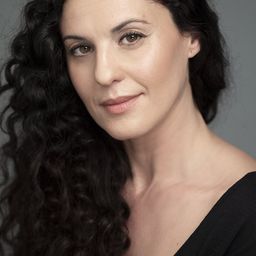 Farah Hamed 飾演 Female Arab Neighbour