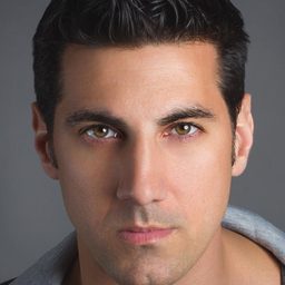 J.P. Valenti 飾演 SWAT officer