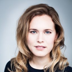 Eloïse T. Simard 飾演 Josh's Wife