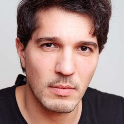 Emanuele Carfora 飾演 Diego