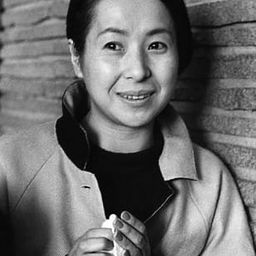 丹阿彌谷津子 飾演 Aki