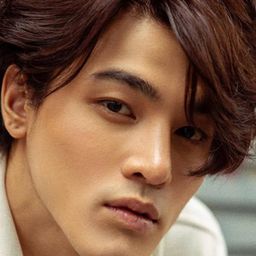 Khương Lê 飾演 Jonathan Vĩnh Thụy