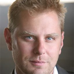 Jesse Hlubik - 神聖的恐懼演員 飾演Tom