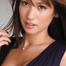 Nina - 溫泉鯊演員 飾演