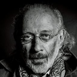 Jerry Schatzberg - 接觸日格蒙德演員 飾演Himself