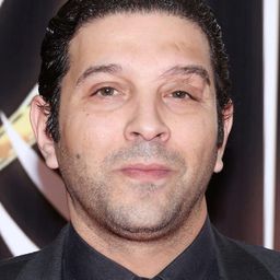 Anas El Baz 飾演 The doctor