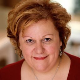 Sylvie Lemay 飾演 Renaude