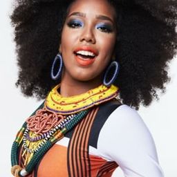 萊勒 飾演 Monique