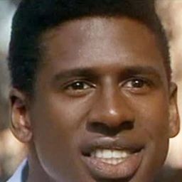 Christopher Birt 飾演 Henry