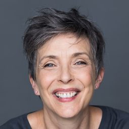 Julie Saint-Pierre - The Hidden Fortress演員 飾演Mère de Michaël