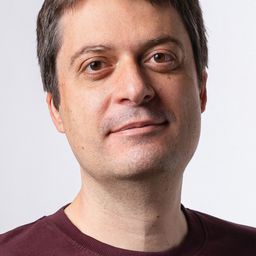 Manuel Bartual 飾演 