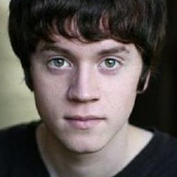 Tom Kane 飾演 Felix